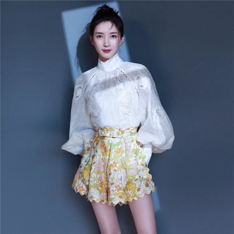 2020 new style casual elegant suits set for women hollow out embroidery women blouse and floral printed wide leg shorts
2020 new style casual elegant suits set for women hollow out embroidery women blouse and floral printed wide leg shorts