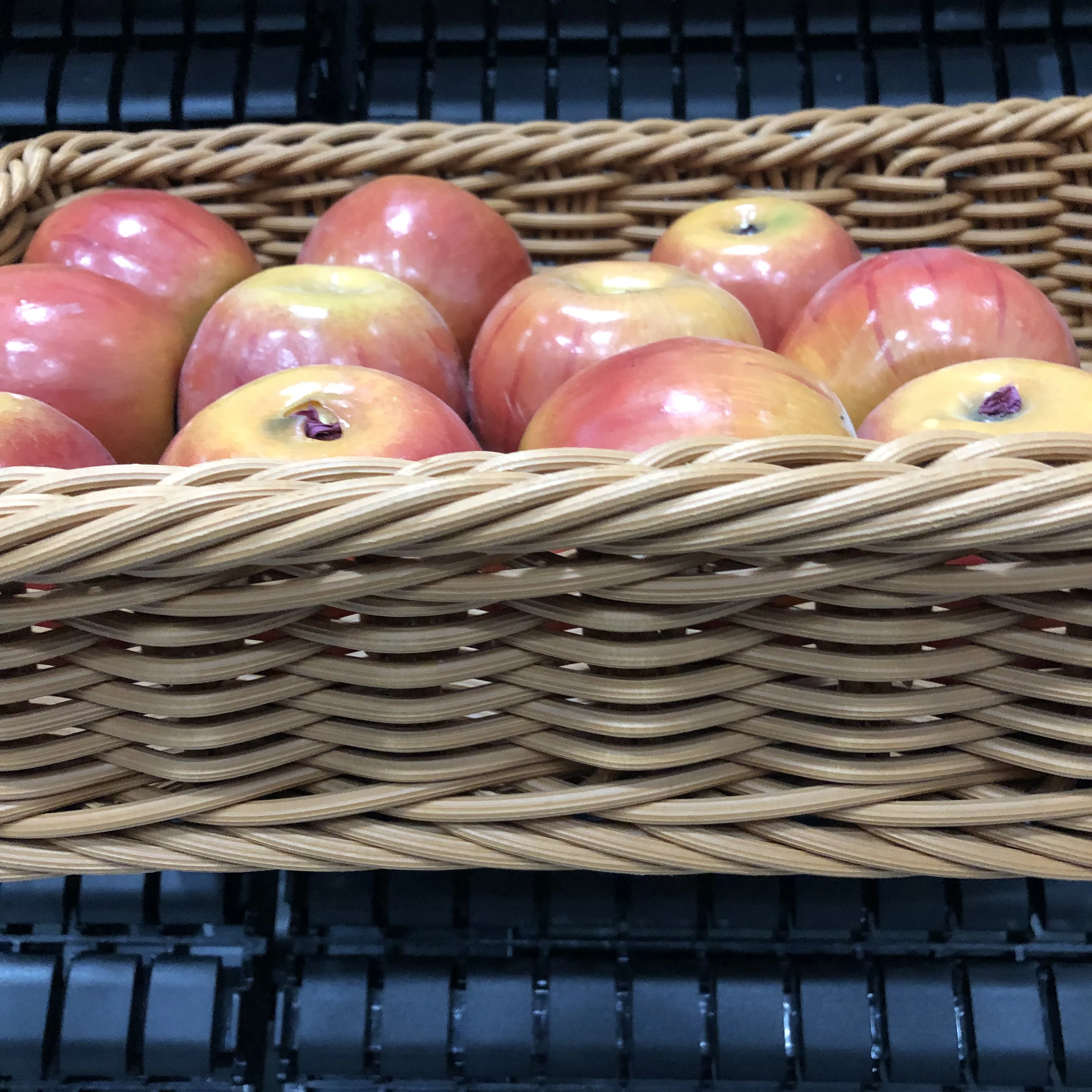 wholesale supermarket plastic wicker storage fruit basket for