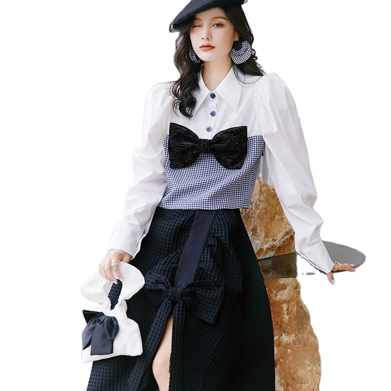 2021 New Autumn Women'S Casual White Plaid Splicing Shirt Lapel Pullover Blouse With Bow.
2021 New Autumn Women'S Casual White Plaid Splicing Shirt Lapel Pullover Blouse With Bow.