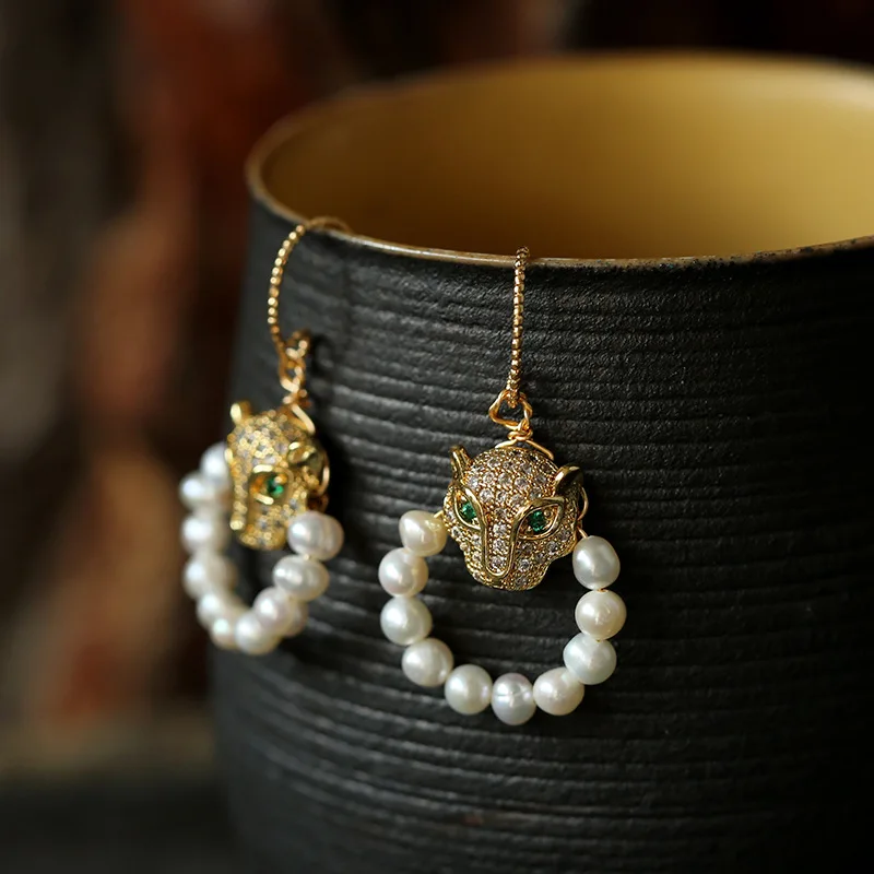 Long temperament 2021 new French 14K gold plated freshwater pearl leopard head earrings jewelry, As pictures
Long temperament 2021 new French 14K gold plated freshwater pearl leopard head earrings jewelry, As pictures