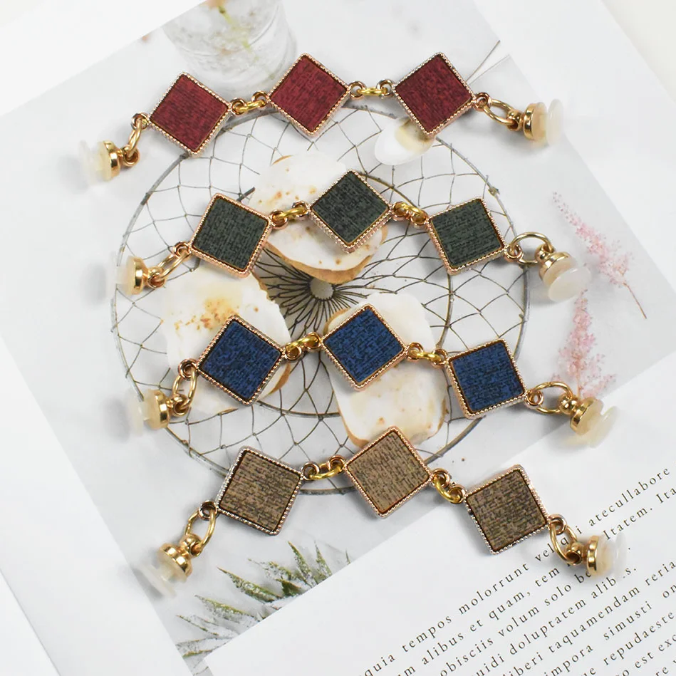 New Croc Charms Vintage Chain DIY Metal Shoe Charms Luxury Clogs Shoe Designer Garden Shoe Decoration for Girls Gifts, Red
New Croc Charms Vintage Chain DIY Metal Shoe Charms Luxury Clogs Shoe Designer Garden Shoe Decoration for Girls Gifts, Red