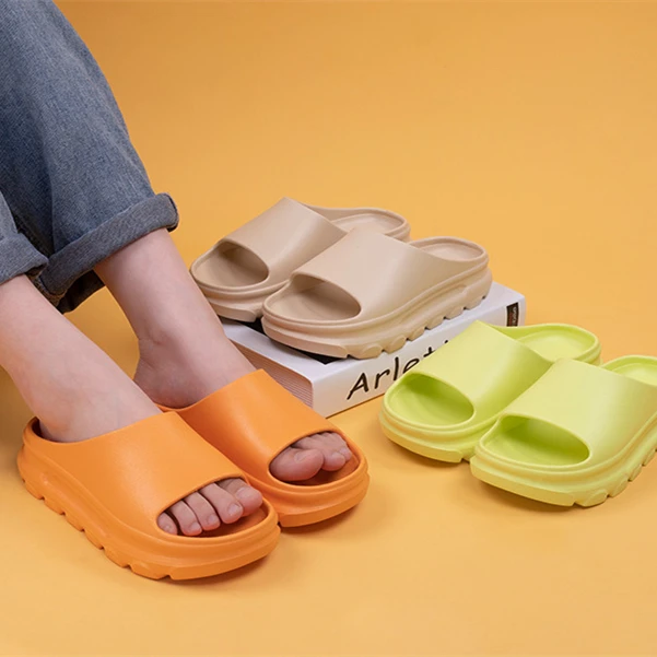 New 2021 Summer Unisex slippers for men Soft Soles Yeezy women slippers sole sheet EVA foam Slippers
New 2021 Summer Unisex slippers for men Soft Soles Yeezy women slippers sole sheet EVA foam Slippers