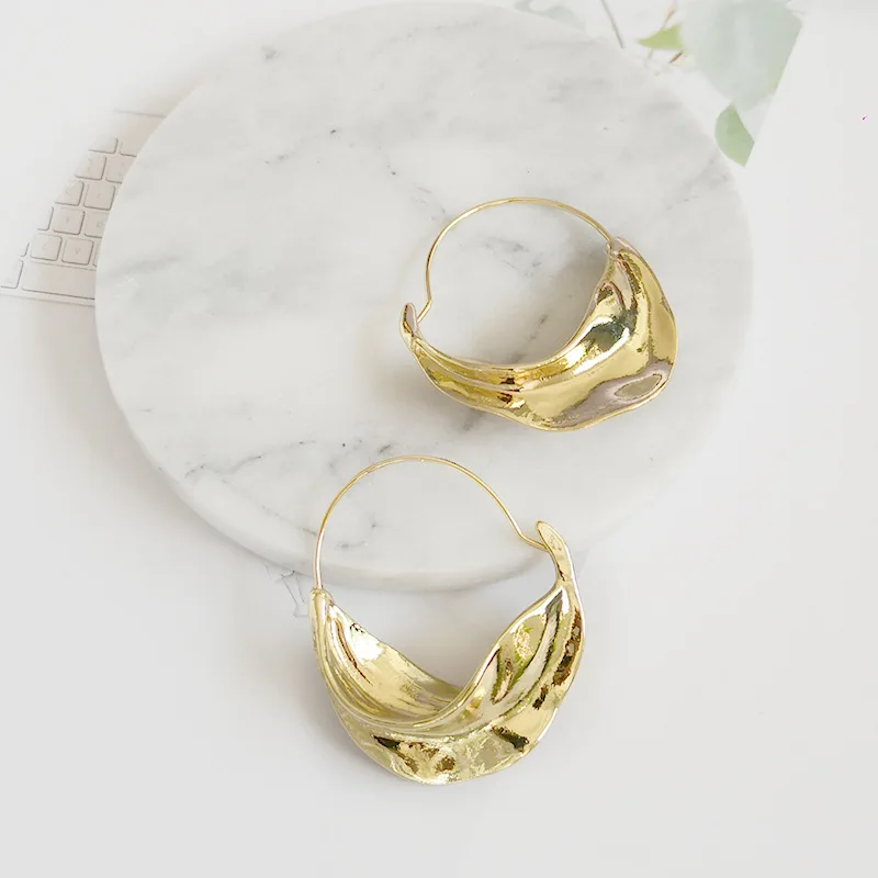 2021 New Arrivals 18k Real Gold Plated Carved Tear Drop Hoop Earrings Silver Creative Irregular Statement Hoop Earrings
2021 New Arrivals 18k Real Gold Plated Carved Tear Drop Hoop Earrings Silver Creative Irregular Statement Hoop Earrings