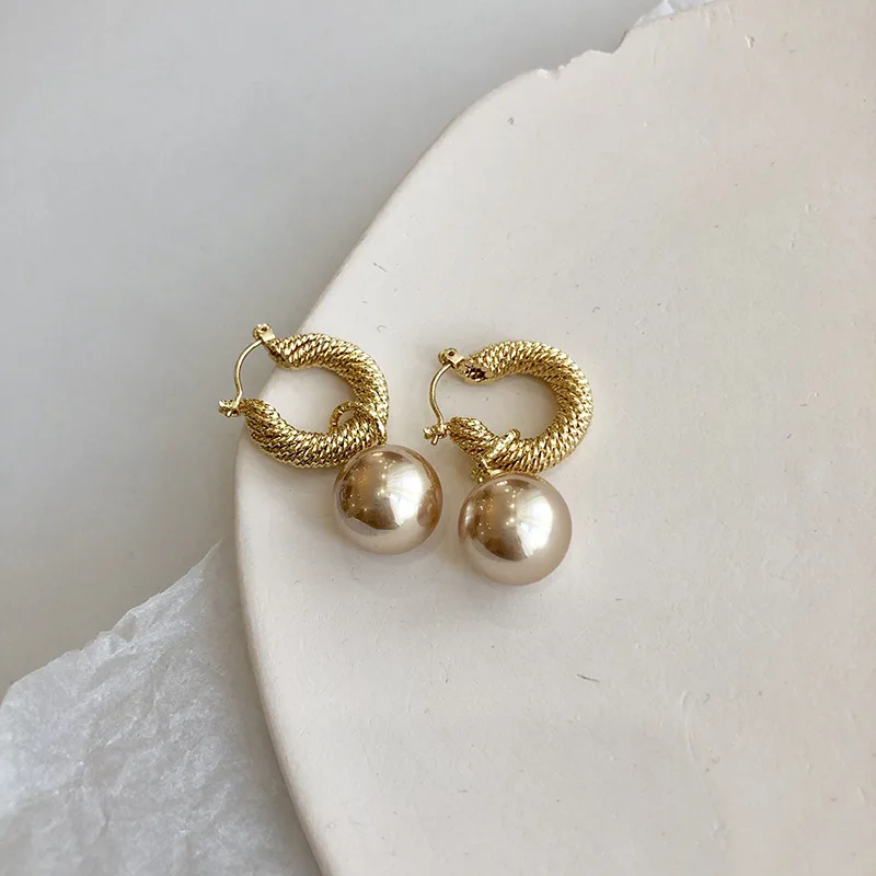 JUHU 2021 New geometric round drop earrings sweet and lovely fairy vintage pearl stud earrings retro twist jewelry for women
JUHU 2021 New geometric round drop earrings sweet and lovely fairy vintage pearl stud earrings retro twist jewelry for women