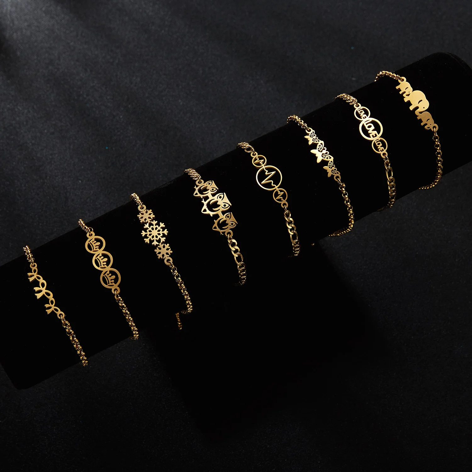 High Quality New 18K Gold Plated ECG Crown Hollow Bracelet Fashion Stainless Steel Waterproof Couple Bracelet Women Jewelry, Picture shows
High Quality New 18K Gold Plated ECG Crown Hollow Bracelet Fashion Stainless Steel Waterproof Couple Bracelet Women Jewelry, Picture shows