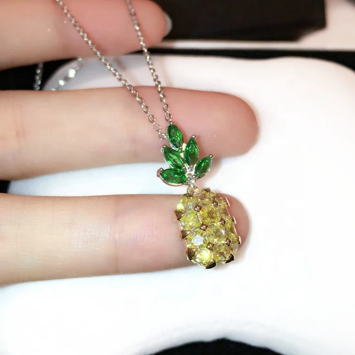 Crystal Fruit Gold Pendant Necklace pineapple Shiny Chain Zircon Drop-shaped Pendant Birthday Gift
Crystal Fruit Gold Pendant Necklace pineapple Shiny Chain Zircon Drop-shaped Pendant Birthday Gift
