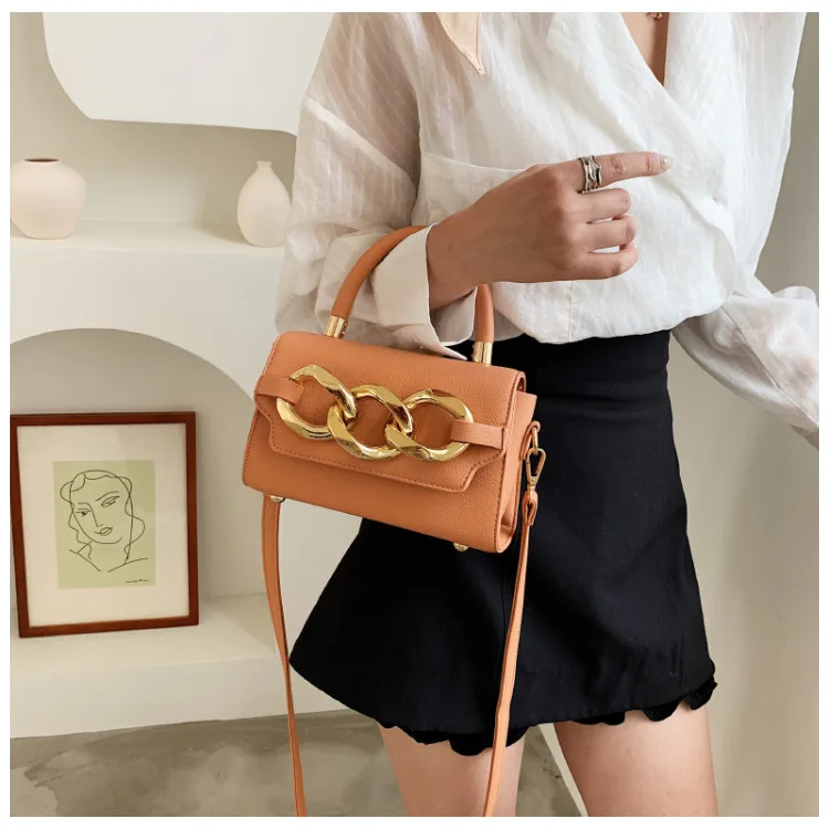European and American fashion temperament thick chain woman handbag 2021 new one shoulder mobile phone bags
European and American fashion temperament thick chain woman handbag 2021 new one shoulder mobile phone bags