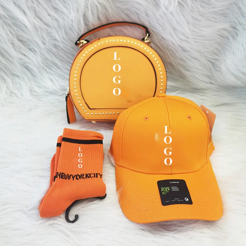 2021 Popular Famous Branded NY handbags hat socks Fashion Luxury ny 3 pieces set women hot selling NY purse hat and socks set
2021 Popular Famous Branded NY handbags hat socks Fashion Luxury ny 3 pieces set women hot selling NY purse hat and socks set