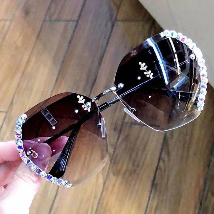 2021 Custom Women Sunglasses Diamond Fashion Rimless Sunglasses Designer Sun Shade Driving Sunglasses
2021 Custom Women Sunglasses Diamond Fashion Rimless Sunglasses Designer Sun Shade Driving Sunglasses