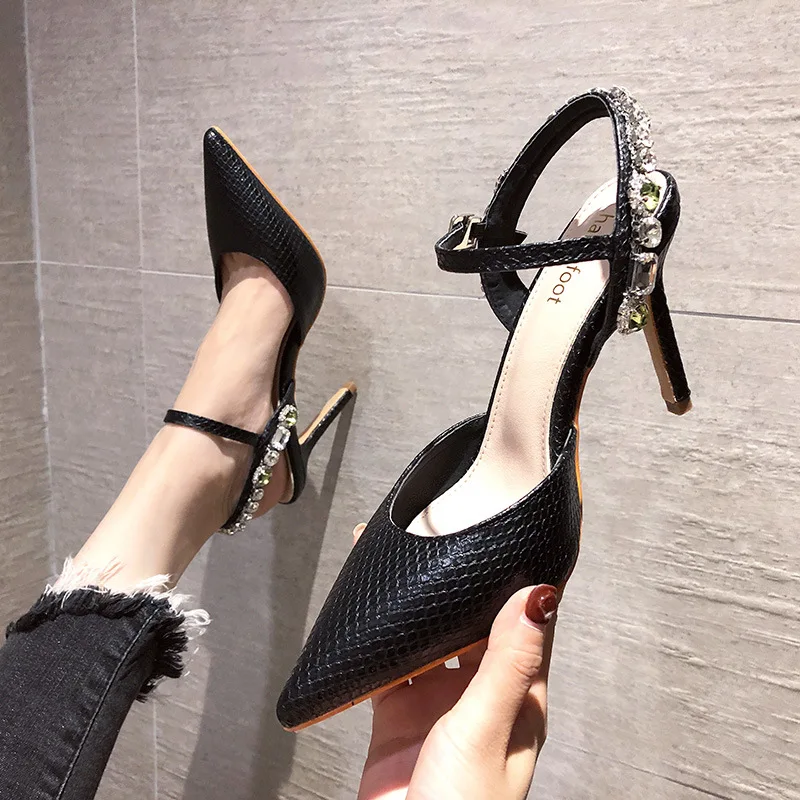 Sandals women 2021 New summer fashion pointed stiletto high heels with rhinestones and bright diamond pumps
Sandals women 2021 New summer fashion pointed stiletto high heels with rhinestones and bright diamond pumps