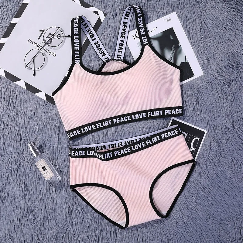 women breathable yoga wear Seamless wireless bra and panty sets with Fashionable English Letter Strap, White
women breathable yoga wear Seamless wireless bra and panty sets with Fashionable English Letter Strap, White