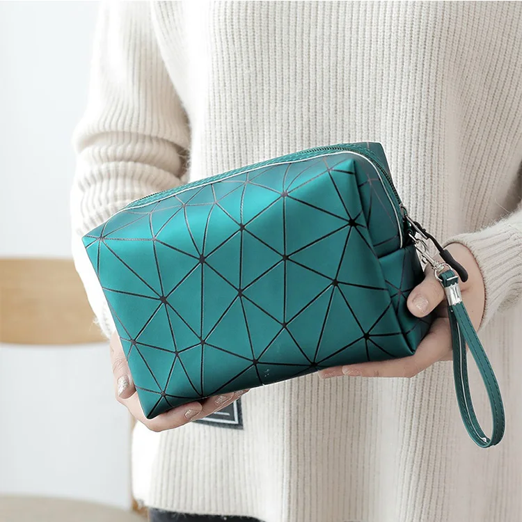 Custom Portable Waterproof PU Leather Geometric Makeup Bag For Women
Custom Portable Waterproof PU Leather Geometric Makeup Bag For Women
