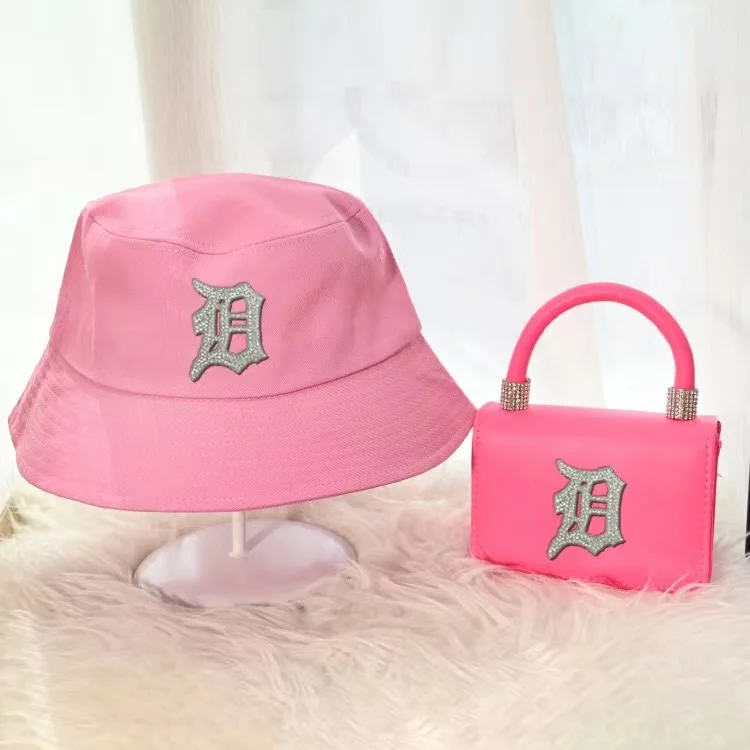 2021 Autumn new fashion Detroit crossbody bag handbag Detroit purse with hat 2 piece set, 12 colors
2021 Autumn new fashion Detroit crossbody bag handbag Detroit purse with hat 2 piece set, 12 colors