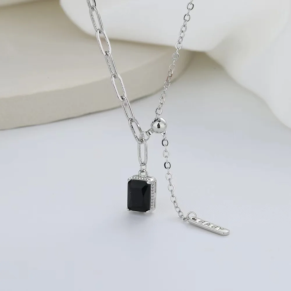 Fashion Brass Silver Pendant Necklace Women Luxury Inlaid Zircon Necklace For Women Jewelry
Fashion Brass Silver Pendant Necklace Women Luxury Inlaid Zircon Necklace For Women Jewelry