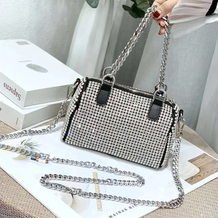 High quality Luxury Rhinestone money purse and bling for women fashion design 2021 new bling money purse rhinestone, Silver 
High quality Luxury Rhinestone money purse and bling for women fashion design 2021 new bling money purse rhinestone, Silver