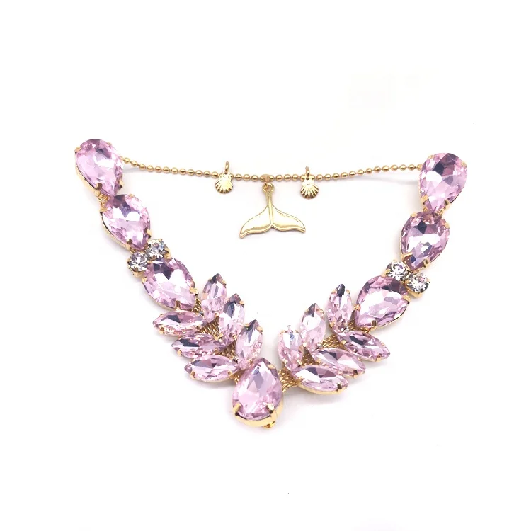 China Factory Wholesale rhinestone crystal V shape flip flops clips shoe chain sand shoe accessories
China Factory Wholesale rhinestone crystal V shape flip flops clips shoe chain sand shoe accessories