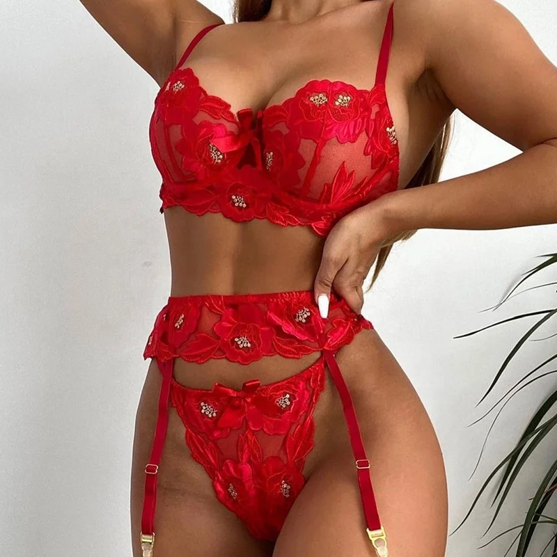 2021 Red lace sexy women bras brief sets push up gather embroidery hollow out lingerie
2021 Red lace sexy women bras brief sets push up gather embroidery hollow out lingerie