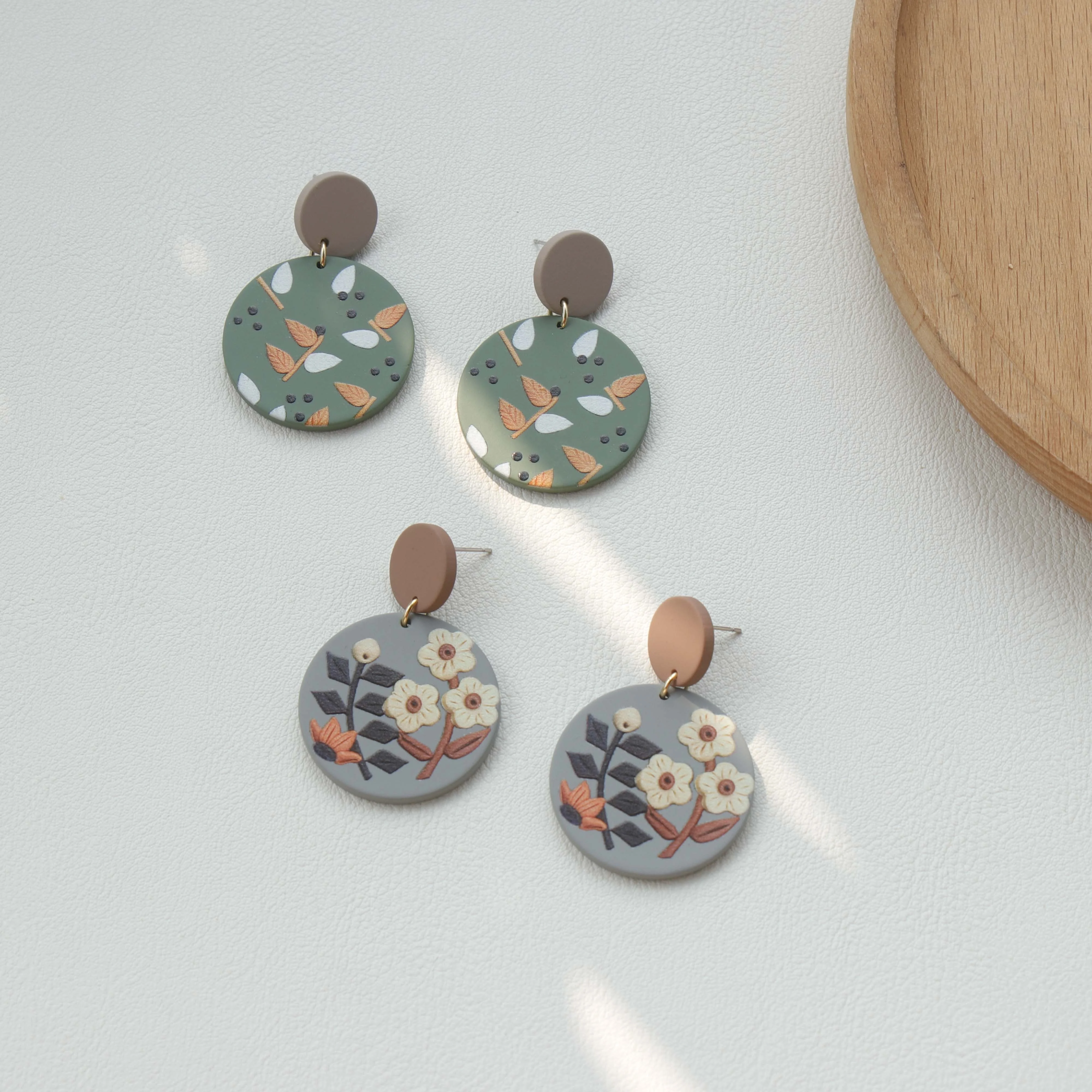OUYE 2021 Summer Cute clay earrings fashion women earrings wholesale jewelry acrylic earrings handmade colorful acrylic jewelry, Golden/silver
OUYE 2021 Summer Cute clay earrings fashion women earrings wholesale jewelry acrylic earrings handmade colorful acrylic jewelry, Golden/silver