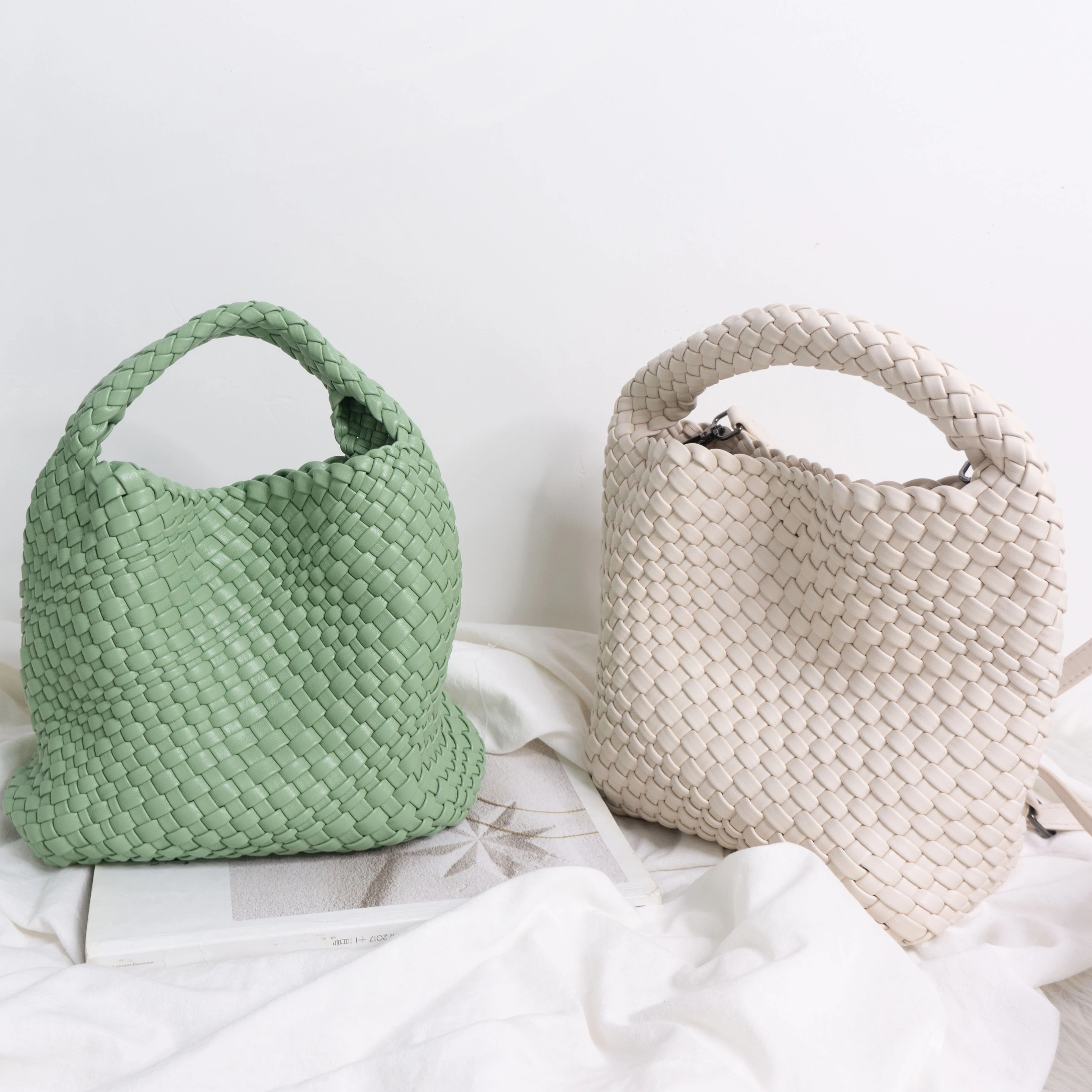 HONOUR ME Fashion Custom Make PU Woven Handbag Soft Leather Beach Crossbody Bag Hand Knitted Tote Bag
HONOUR ME Fashion Custom Make PU Woven Handbag Soft Leather Beach Crossbody Bag Hand Knitted Tote Bag