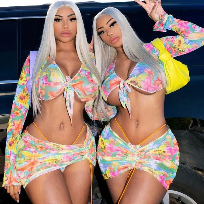 2021 New Summer women print Bikini Swimwear long sleeve Lace Up Beach 3 piece Mini skirt Bathing Suits
2021 New Summer women print Bikini Swimwear long sleeve Lace Up Beach 3 piece Mini skirt Bathing Suits