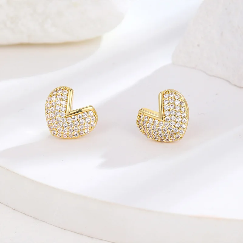 Newest Fashion Design 18K Gold Plated Full Diamond Heart Stud Earrings Bling Bling Cubic Zircon Heart Earrings
Newest Fashion Design 18K Gold Plated Full Diamond Heart Stud Earrings Bling Bling Cubic Zircon Heart Earrings