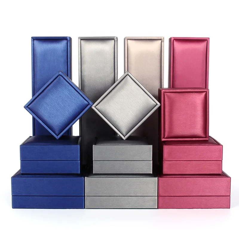 Brushed simple PU material ring pendant necklace bracelet bracelet jewelry silver red blue boxes packaging 2020, Red,golden,gray,blue.
Brushed simple PU material ring pendant necklace bracelet bracelet jewelry silver red blue boxes packaging 2020, Red,golden,gray,blue.