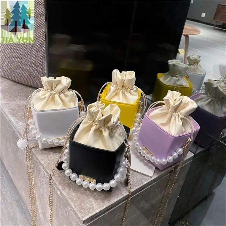 Net red pearl bag women's new fashion in spring and summer Korean style messenger bag chain fashion shoulder bag, The colors as photos
Net red pearl bag women's new fashion in spring and summer Korean style messenger bag chain fashion shoulder bag, The colors as photos