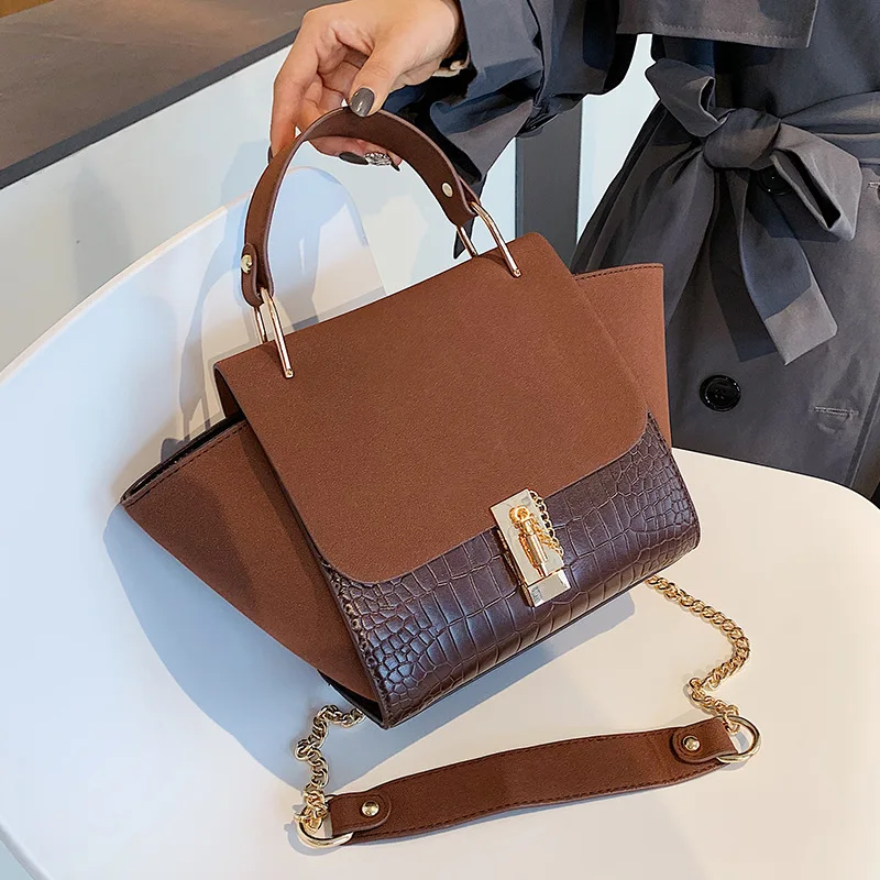 Ladies matte leather bag 2021 autumn&winter new trendy fashion all-match chain messenger bag luxury wing big handbags for women
Ladies matte leather bag 2021 autumn&winter new trendy fashion all-match chain messenger bag luxury wing big handbags for women