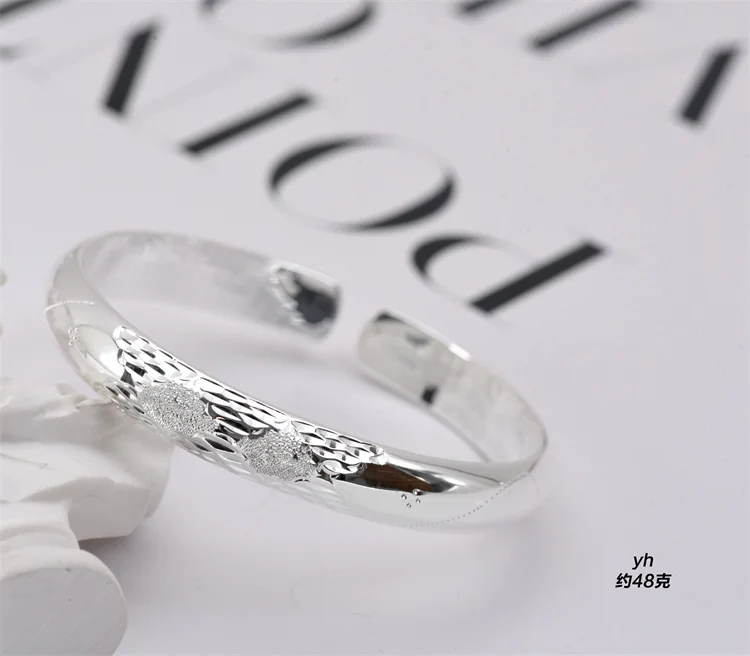 Wholesale Classical Bracelet Women's Bracelet Handmade Pure Silver 999 Silver Vintage Silver Bracelet
Wholesale Classical Bracelet Women's Bracelet Handmade Pure Silver 999 Silver Vintage Silver Bracelet
