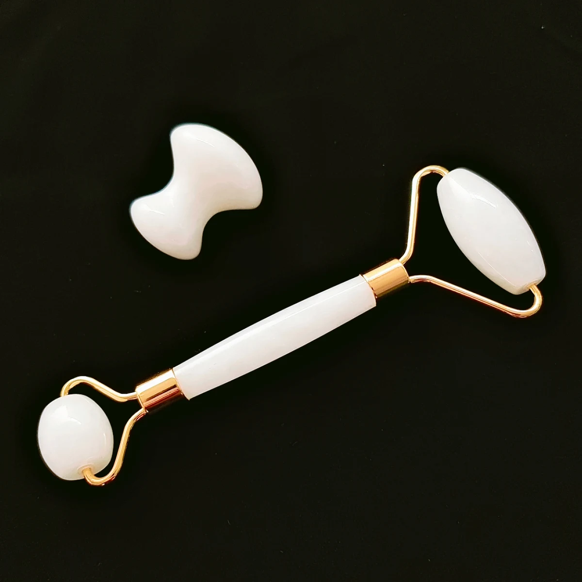 Popular Wholesale Beauty Facial Body Massage Natural white Jade Roller and Gua Sha Set for life decoration
Popular Wholesale Beauty Facial Body Massage Natural white Jade Roller and Gua Sha Set for life decoration