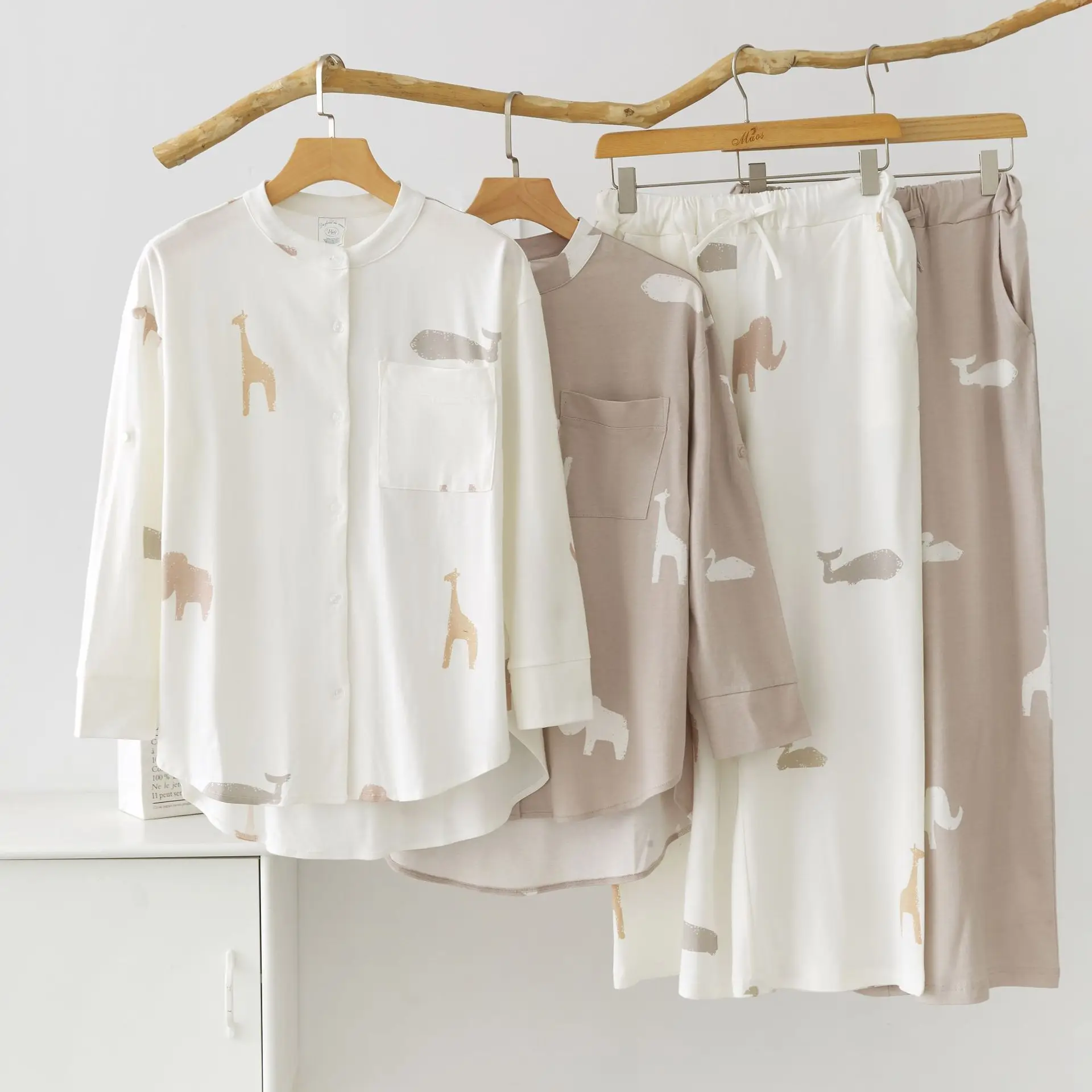 White ground cartoon print cotton long sleeve/half sleeve pj set women night sleepwear two piece pajama set, Can do customized color
White ground cartoon print cotton long sleeve/half sleeve pj set women night sleepwear two piece pajama set, Can do customized color