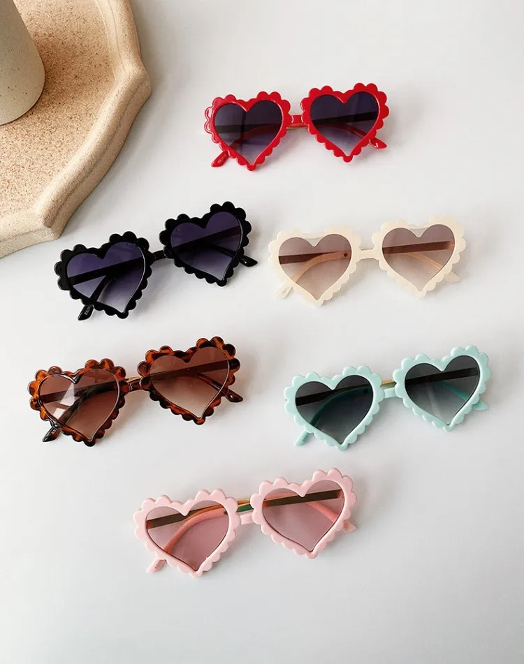 2021 New Fashion Flower love Girl Frame Children's Sunglasses Heart Shape Kids Shades Sunglasses, Picture shown
2021 New Fashion Flower love Girl Frame Children's Sunglasses Heart Shape Kids Shades Sunglasses, Picture shown