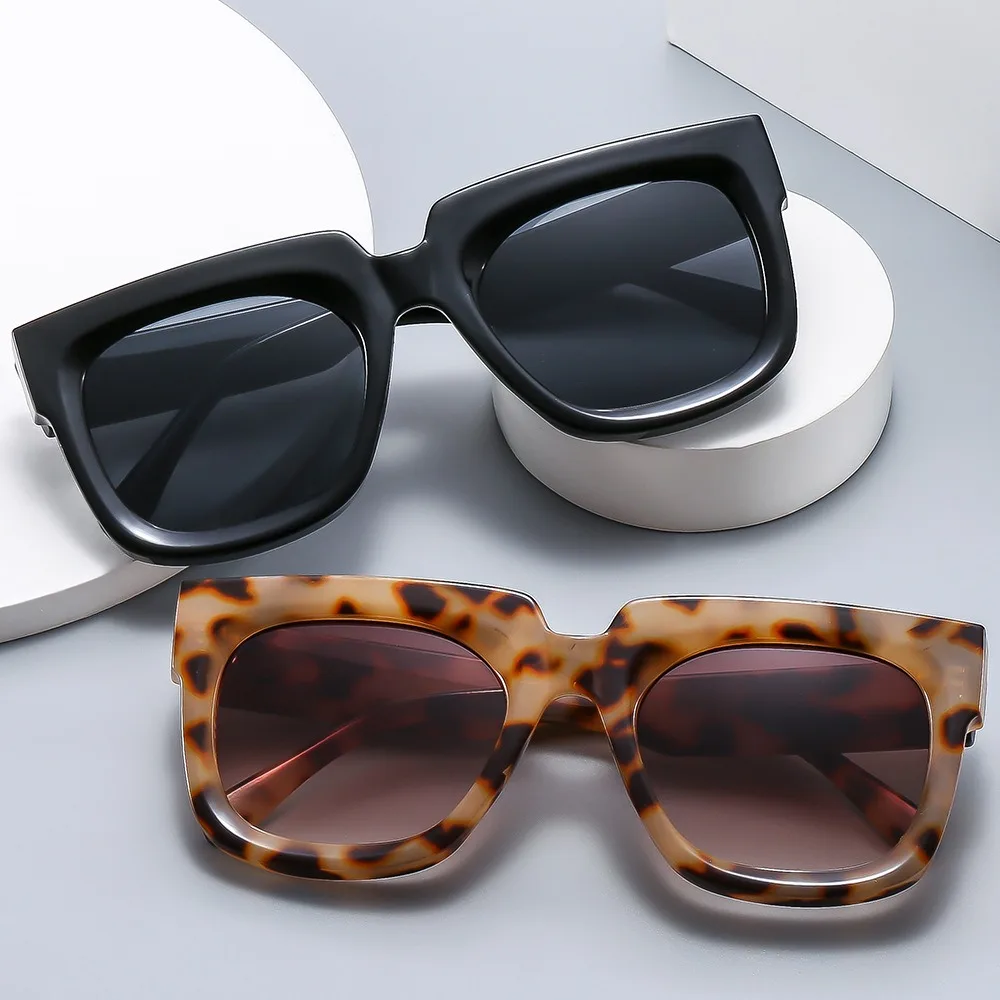Fashion Newest Small Fashion Tortoise Color Frame Vintage Sunglasses lentes de sol Fashion Square lunette
Fashion Newest Small Fashion Tortoise Color Frame Vintage Sunglasses lentes de sol Fashion Square lunette
