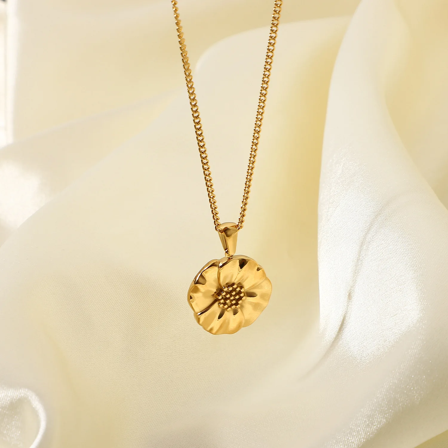New Fashion Elegant 18k Gold Plated Stainless Steel Tarnish Free Female Jewelry Flower Pendant Necklace For Women
New Fashion Elegant 18k Gold Plated Stainless Steel Tarnish Free Female Jewelry Flower Pendant Necklace For Women