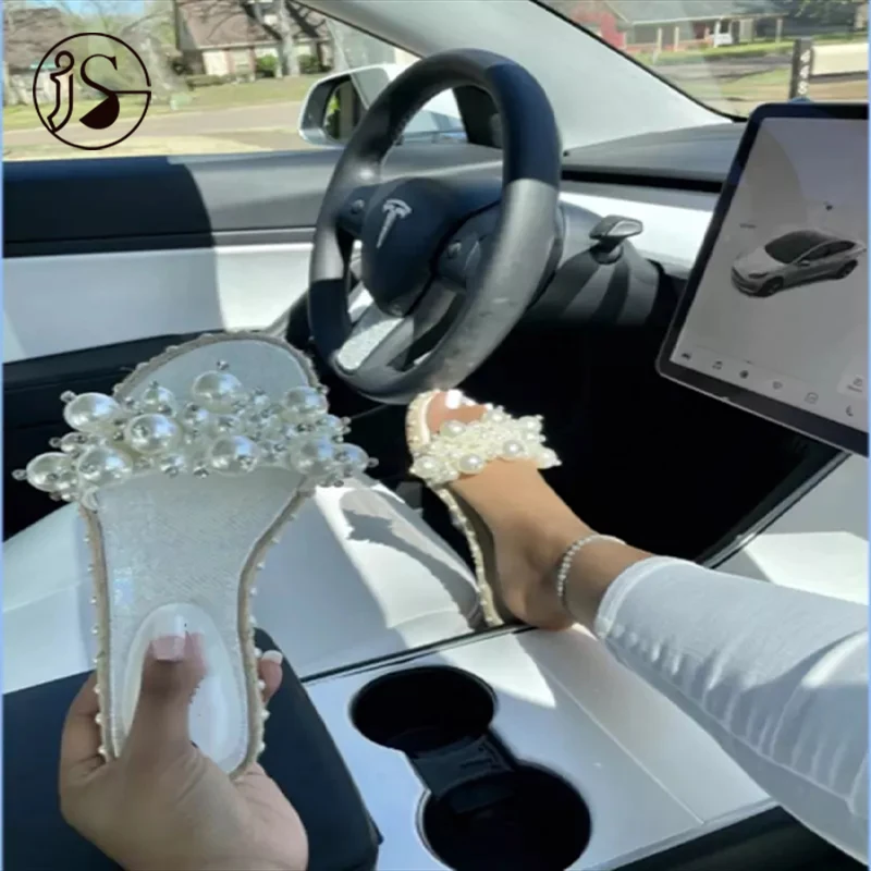 New fashion pearl summer slippers new casual ladies shoes 2021 flat comfort women slippers, Customized color
New fashion pearl summer slippers new casual ladies shoes 2021 flat comfort women slippers, Customized color