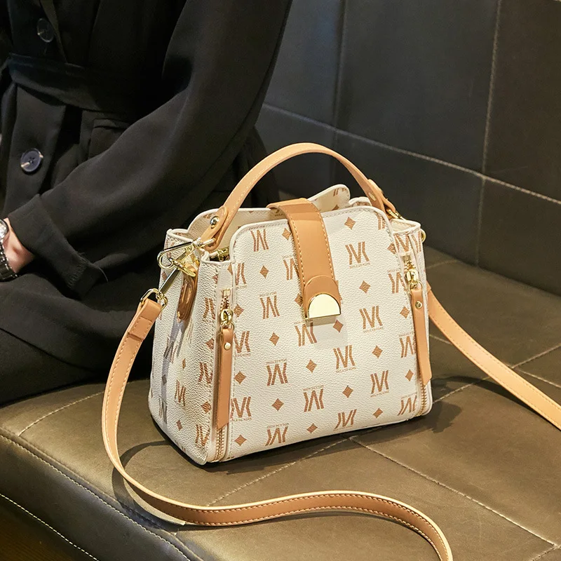 Small hand bags 2021 new summer fashion ladies shoulder handbags trend designer cross body bucket bag wholesale
Small hand bags 2021 new summer fashion ladies shoulder handbags trend designer cross body bucket bag wholesale