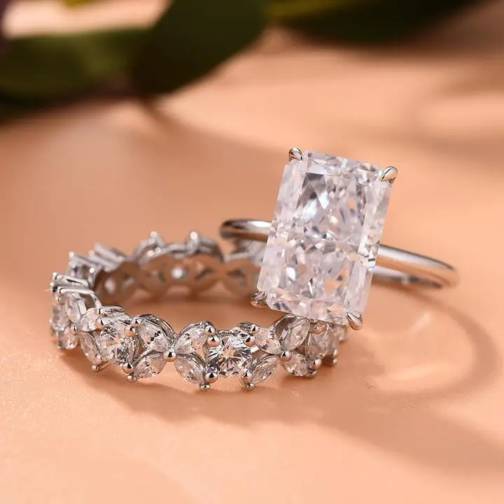 High Carbon Diamond Ring Inlaid Ice Flower Cut Light Luxury transparent Square Women Ring
High Carbon Diamond Ring Inlaid Ice Flower Cut Light Luxury transparent Square Women Ring