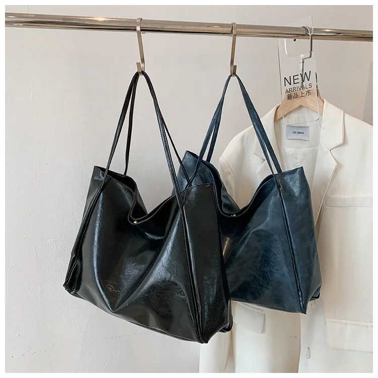 Trendy women's rivet decorated large-capacity bag chain shoulder messenger bag leather tote bag
Trendy women's rivet decorated large-capacity bag chain shoulder messenger bag leather tote bag