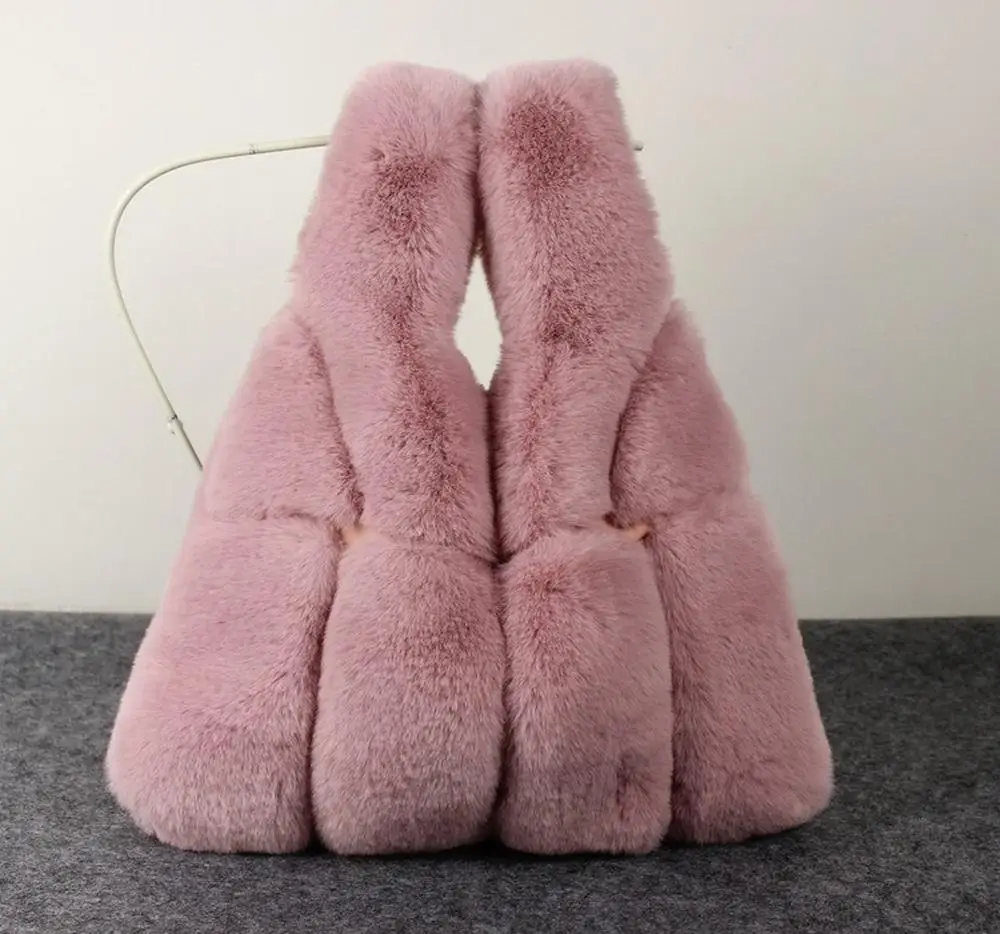 Fashion Large Capacity Korean Version of Autumn and Winter New Plush Bag Imitation Fur Stitching Vest Handbag Clutch Bag
Fashion Large Capacity Korean Version of Autumn and Winter New Plush Bag Imitation Fur Stitching Vest Handbag Clutch Bag