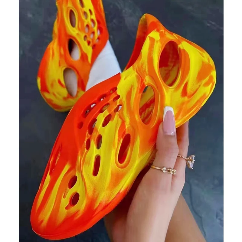New Trend Tie Dye Bubble Slippers Anti-Slip EVA Breathable Multi Color Hole Sandals Women Popular Soft Foam Slippers
New Trend Tie Dye Bubble Slippers Anti-Slip EVA Breathable Multi Color Hole Sandals Women Popular Soft Foam Slippers