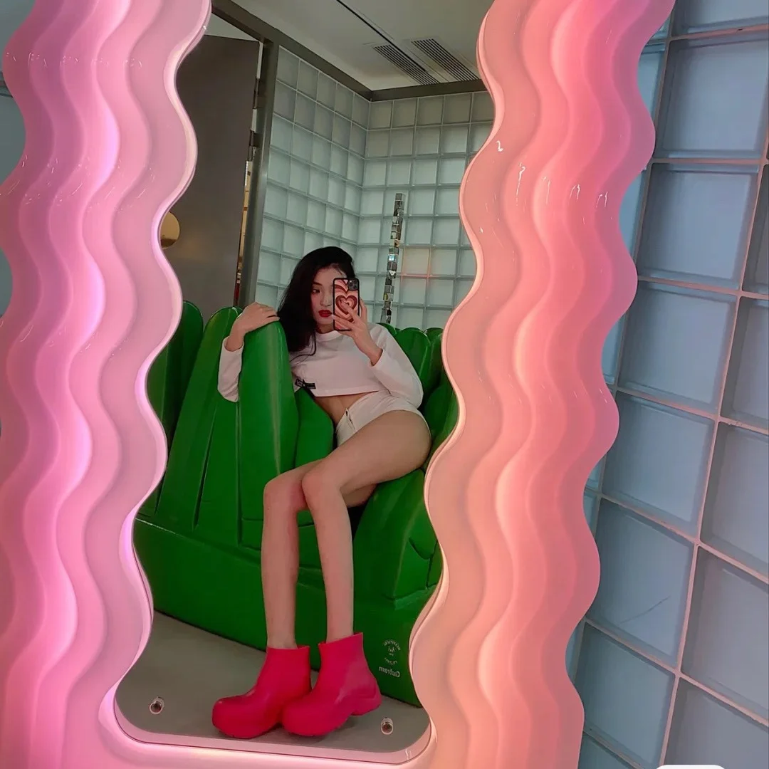 European style UItrafragola floor mirror corridor hair salon color wave mirror LED lighting full-length mirror with LED light
European style UItrafragola floor mirror corridor hair salon color wave mirror LED lighting full-length mirror with LED light