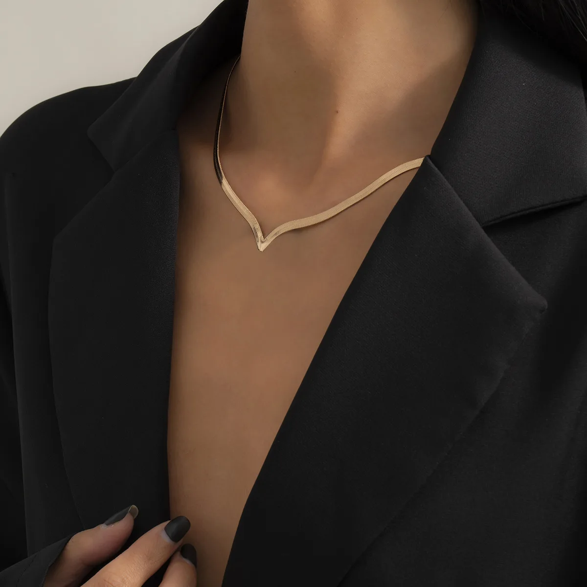 Trendy Minimalist Choker Necklace 40cm Adjustable Neck Chain Women Sexy Flat Snake Chain Jewelry Gift V-shaped Necklace
Trendy Minimalist Choker Necklace 40cm Adjustable Neck Chain Women Sexy Flat Snake Chain Jewelry Gift V-shaped Necklace