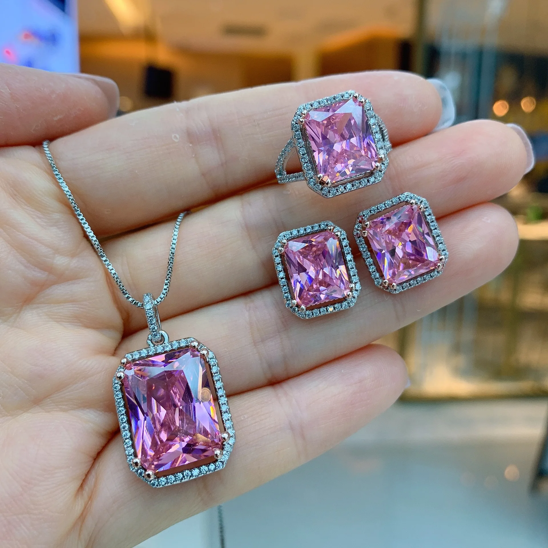 Simulation Pink Diamond Drop-Shaped Pendant Earrings Necklace Female Color Treasure Set, Picture shows
Simulation Pink Diamond Drop-Shaped Pendant Earrings Necklace Female Color Treasure Set, Picture shows