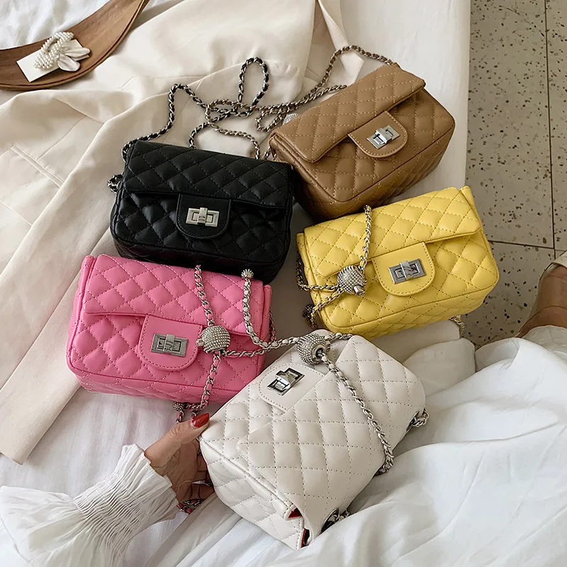Classic Diamond Pattern Women Plaid Messenger Bag Big Square Female Shoulder Bags Rhombus Lattice Large Size Luxury Lady Handbag
Classic Diamond Pattern Women Plaid Messenger Bag Big Square Female Shoulder Bags Rhombus Lattice Large Size Luxury Lady Handbag