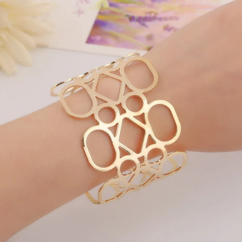 2021 Fashion Adjustable Hollow Smooth Open Wide Wire Bracelets Wrist Cuff Wrap Bracelet for Women, Gold color
2021 Fashion Adjustable Hollow Smooth Open Wide Wire Bracelets Wrist Cuff Wrap Bracelet for Women, Gold color
