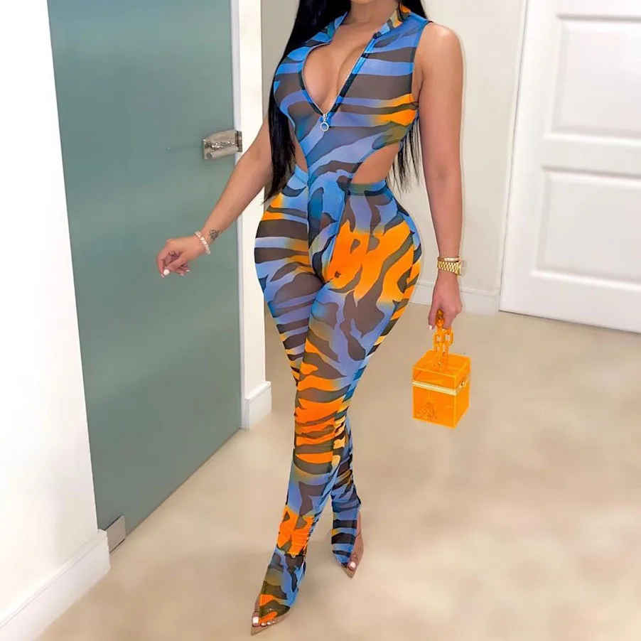 Fashion 2021 fashion women outfit Colorful printed screen vest with slit bell-bottom trousers, Color as picture
Fashion 2021 fashion women outfit Colorful printed screen vest with slit bell-bottom trousers, Color as picture