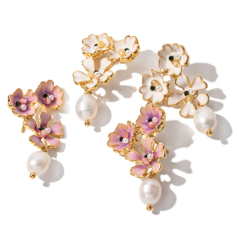 Vintage 18K Gold Plated Brass Earrings Luxury Three Flower Freshwater Pearl Stud Earrings For Women
Vintage 18K Gold Plated Brass Earrings Luxury Three Flower Freshwater Pearl Stud Earrings For Women