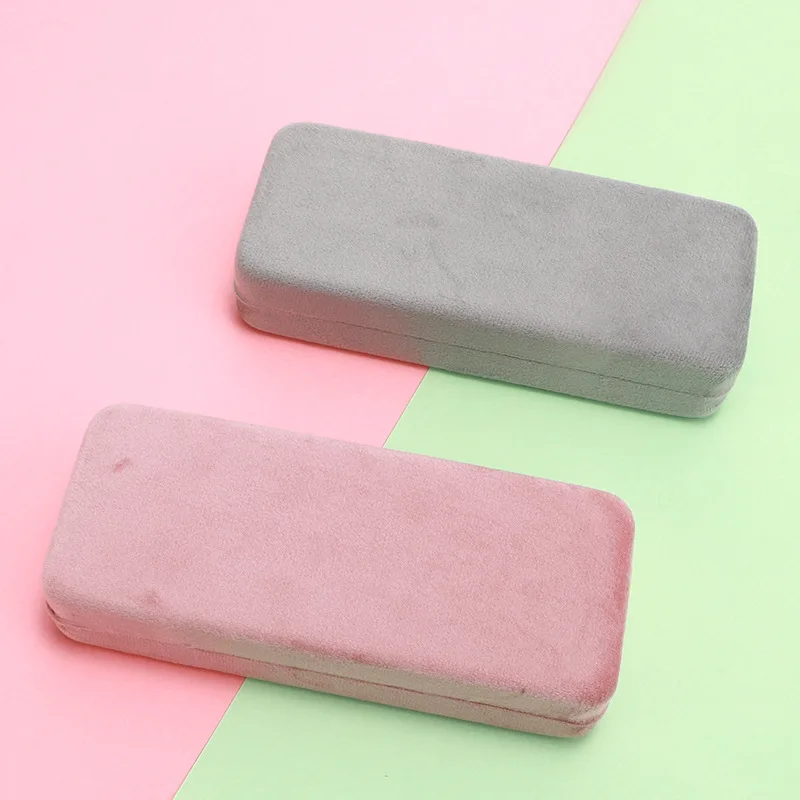 Velvet glasses case myopia simple portable fashion personality anti-pressure iron sunglasses box
Velvet glasses case myopia simple portable fashion personality anti-pressure iron sunglasses box