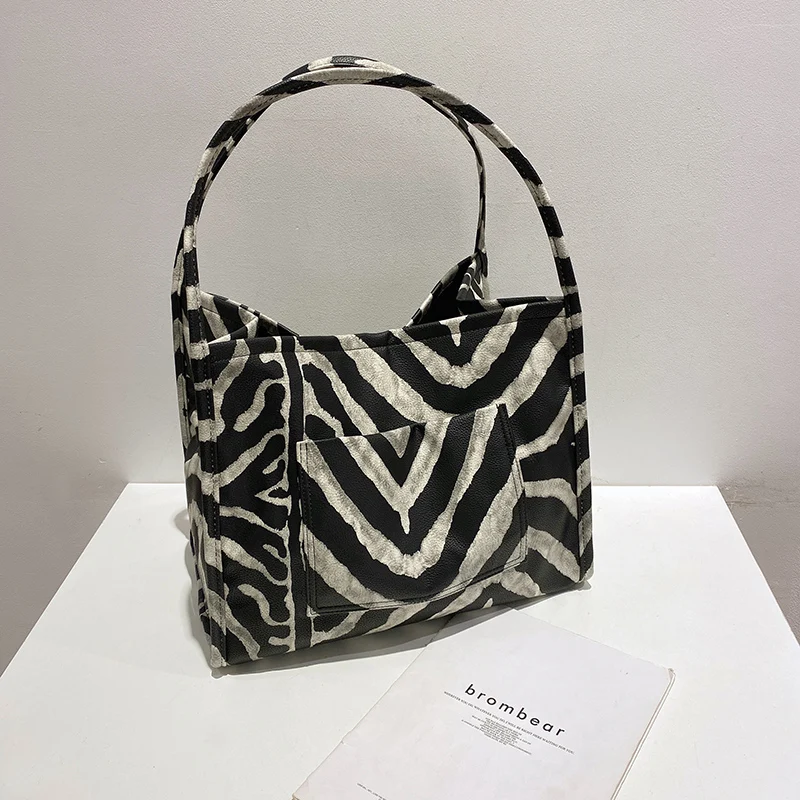 vintage 2021 new arrival print luxury tote hand bag sets wholesale black stripe 2pcs pu leather shoulder handbags set for women
vintage 2021 new arrival print luxury tote hand bag sets wholesale black stripe 2pcs pu leather shoulder handbags set for women