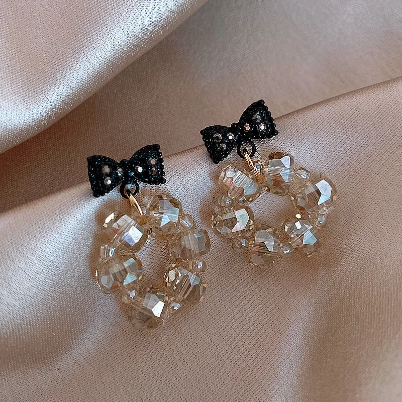 S925 Silver Needle Temperament Black Bow Knot Earrings Cool and Vintage Autumn/Winter Earrings Jewelry Women
S925 Silver Needle Temperament Black Bow Knot Earrings Cool and Vintage Autumn/Winter Earrings Jewelry Women
